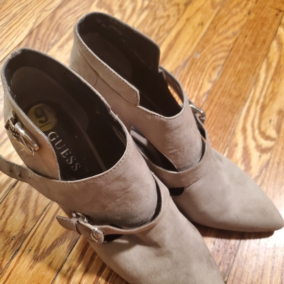 Guess Tan Heels with Heel and Open-Toe Design - Picture 4 of 5